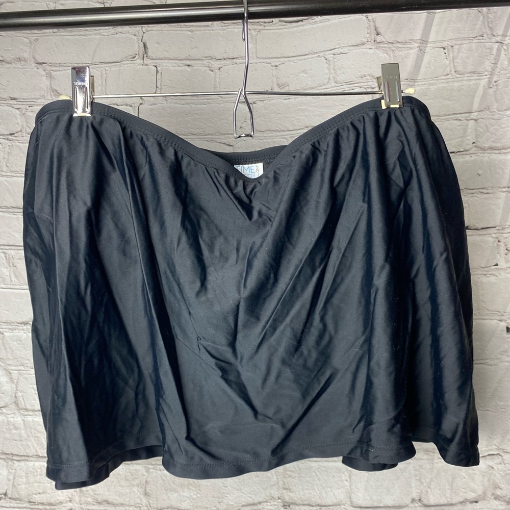 Black skort swim bottoms, size 2x